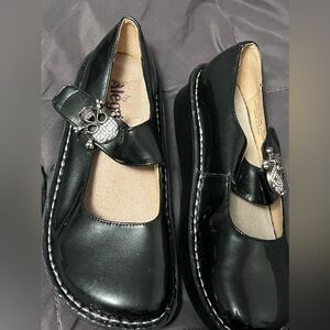 Mary Jane style shoes with skull buckle